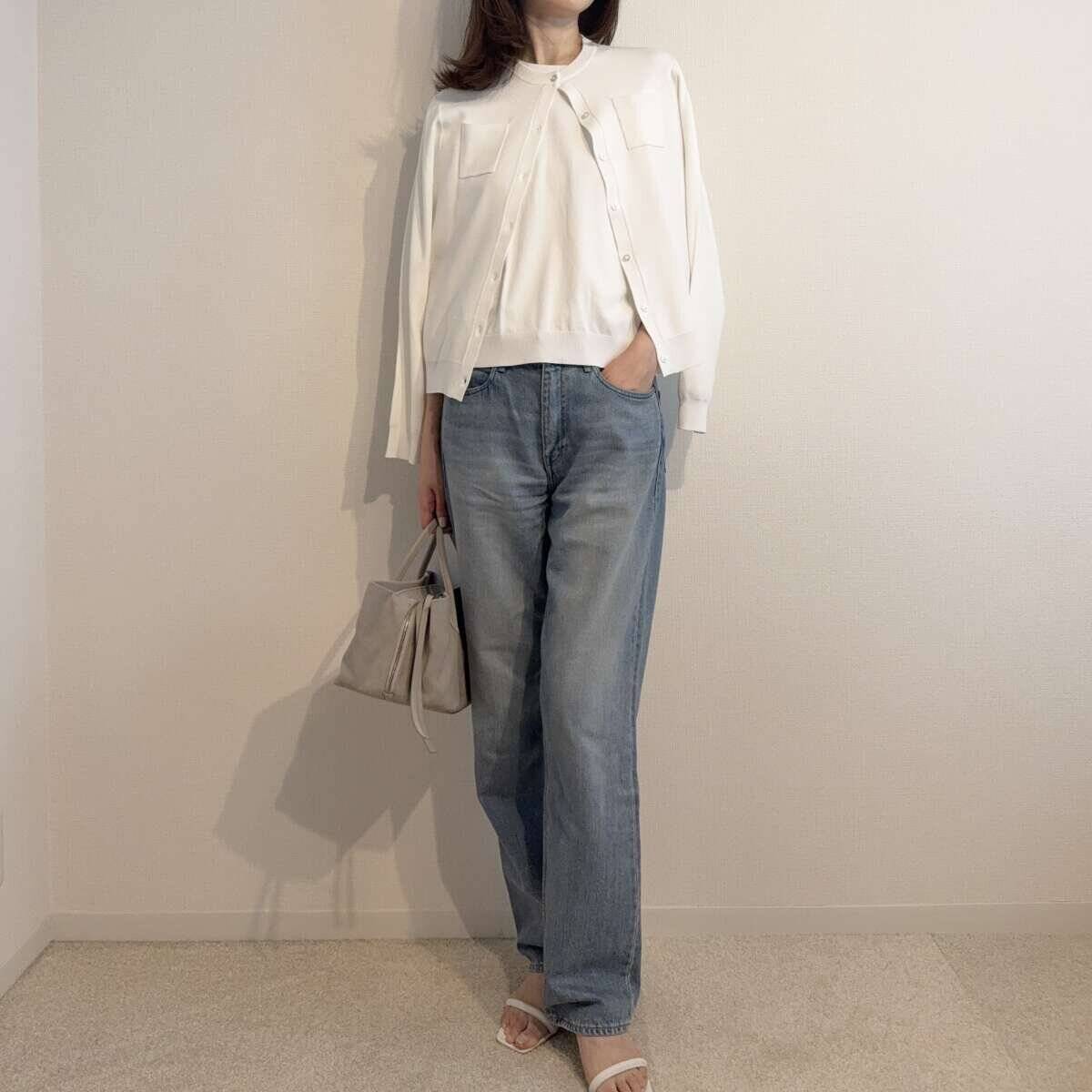 カーディガンって羽織るだけ…じゃない！肩かけ・結びで印象が変わる着こなし術♡