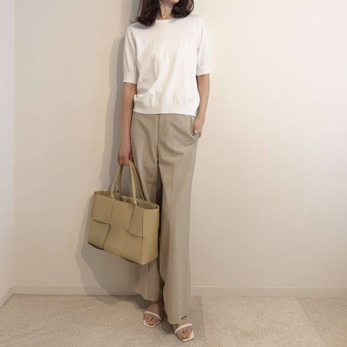 カーディガンって羽織るだけ…じゃない！肩かけ・結びで印象が変わる着こなし術♡