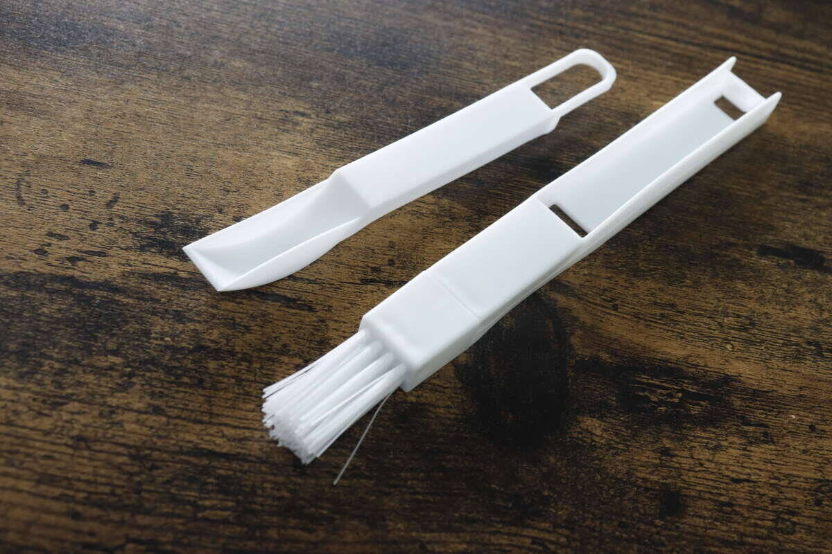 100均にぴったりサイズあるなら言ってよ～！「今までの苦労は一体…」超スリムなお掃除グッズ