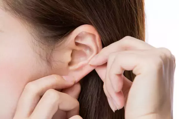 【占い】耳たぶ・耳のほくろの意味とは？最強の場所や死にほくろも紹介！