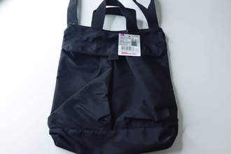 100均ってこんなにクオリティ高いの売ってるの！旅行前に買っといてよかった♡優秀黒バッグ