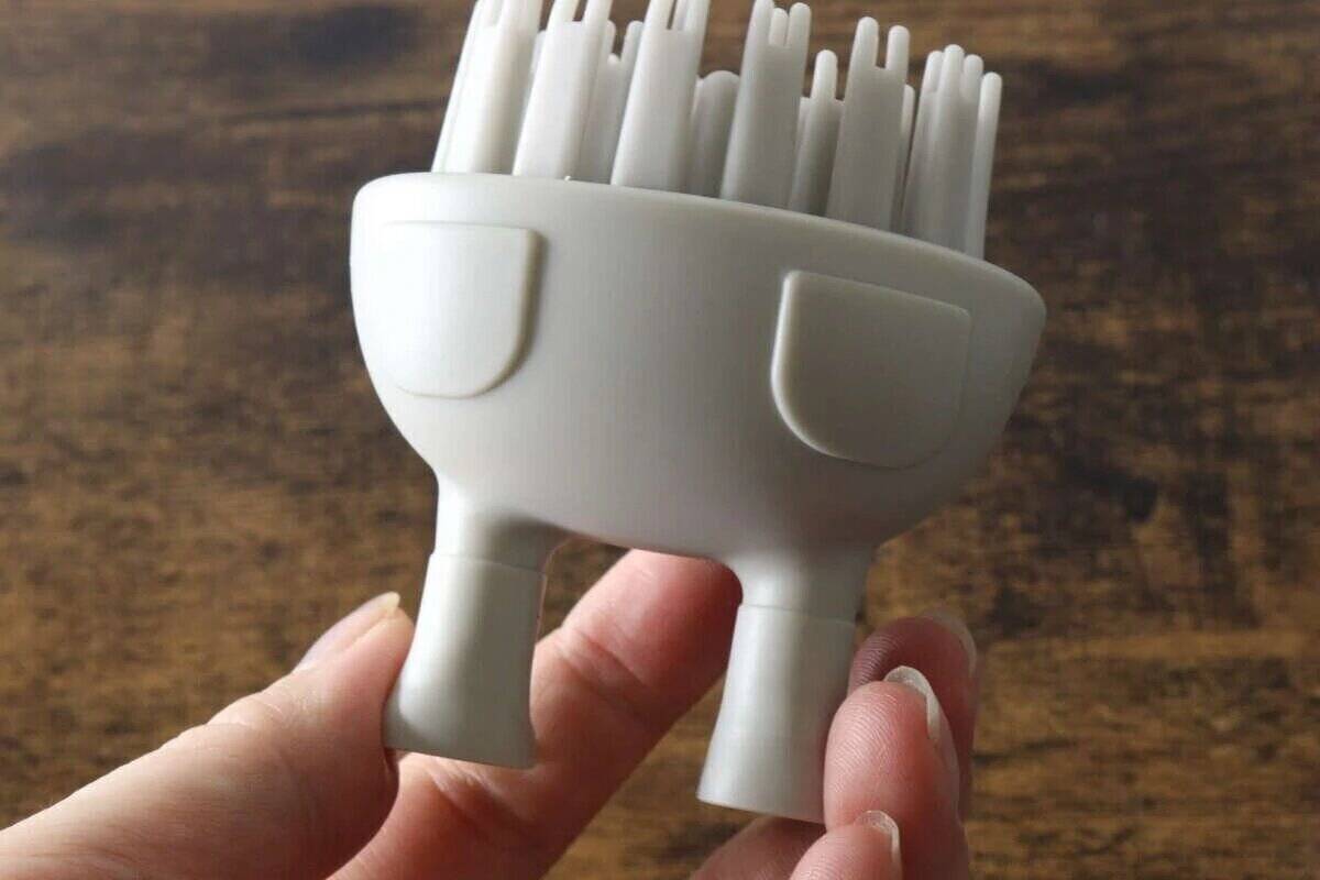 100均のコレもう試した？おもちゃっぽいけど実は優秀！家に常備したくなるブラシ
