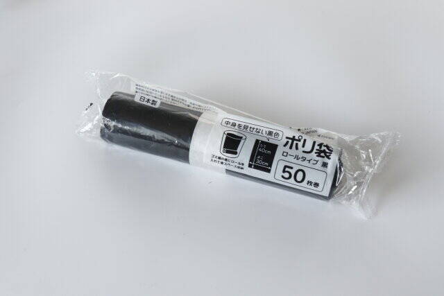 セリアに黒いのあったよ～！中身が見えないから安心♡コンパクトに保管できる定番便利グッズ