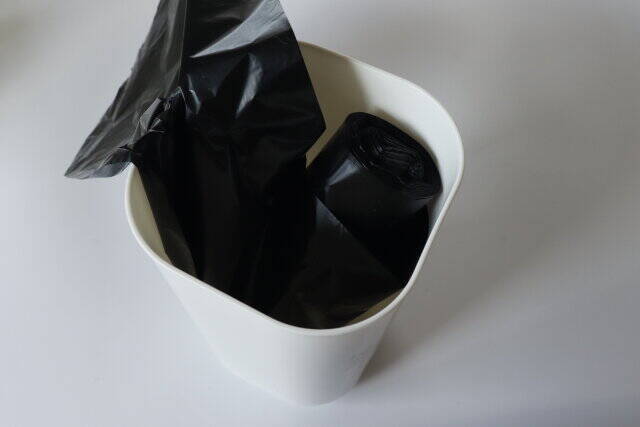 セリアに黒いのあったよ～！中身が見えないから安心♡コンパクトに保管できる定番便利グッズ