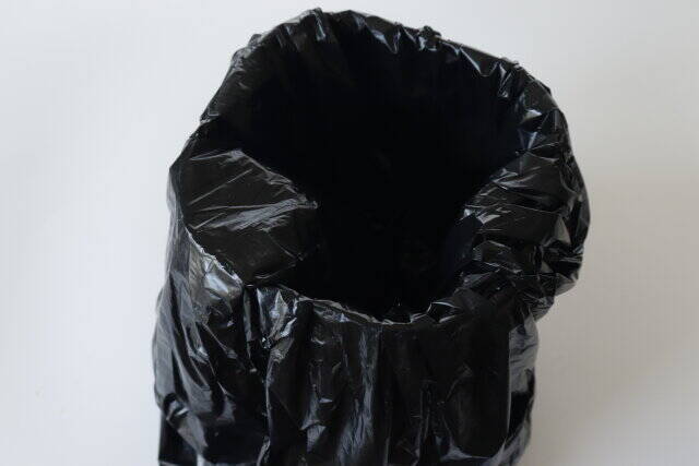 セリアに黒いのあったよ～！中身が見えないから安心♡コンパクトに保管できる定番便利グッズ