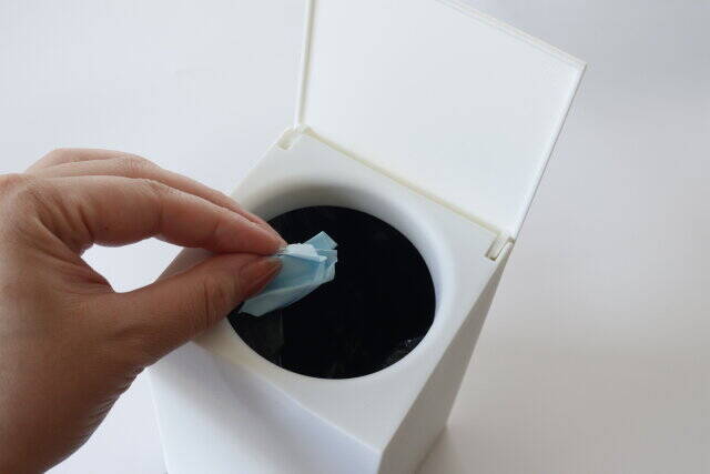 セリアに黒いのあったよ～！中身が見えないから安心♡コンパクトに保管できる定番便利グッズ