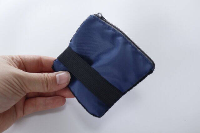 セリアでまた良い商品出てたよ！ポケット付きがありがたい～♡2WAYで使える便利グッズ