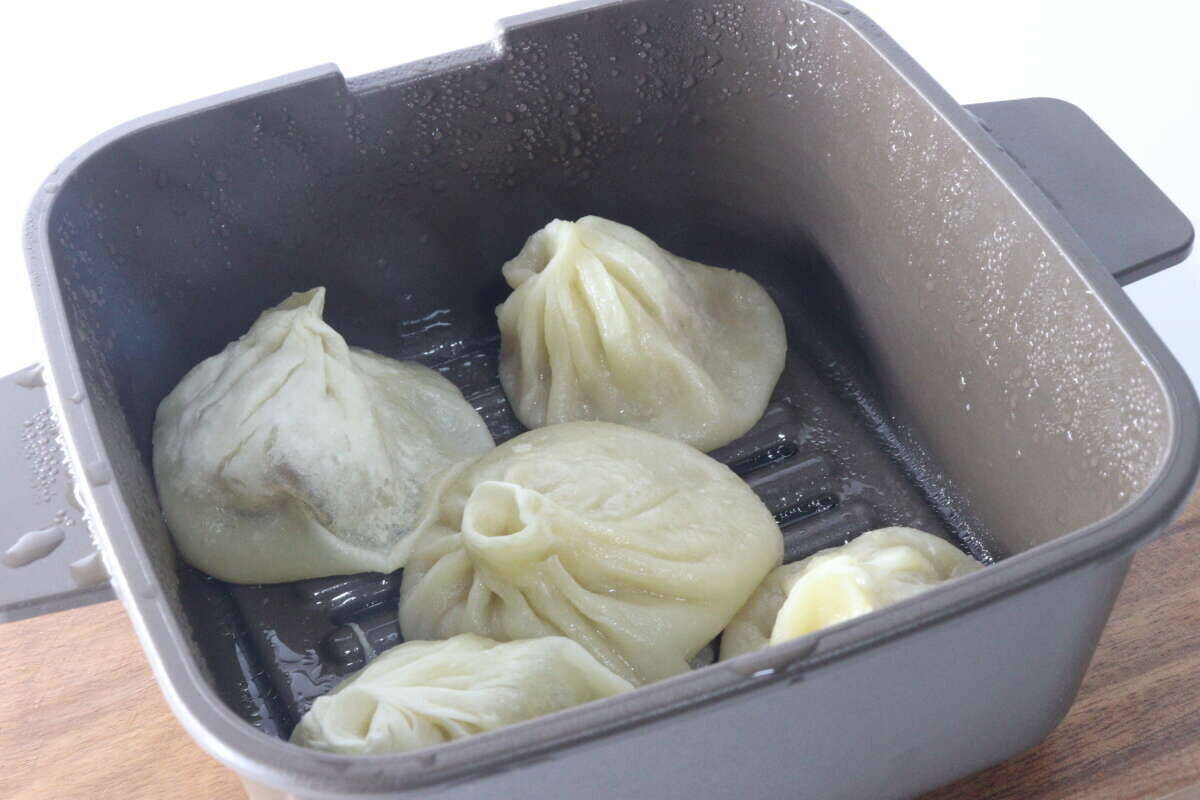100均の新作がスゴイ！「サウナ状態のキッチンに立たなくていいなんて！」レンジ調理容器