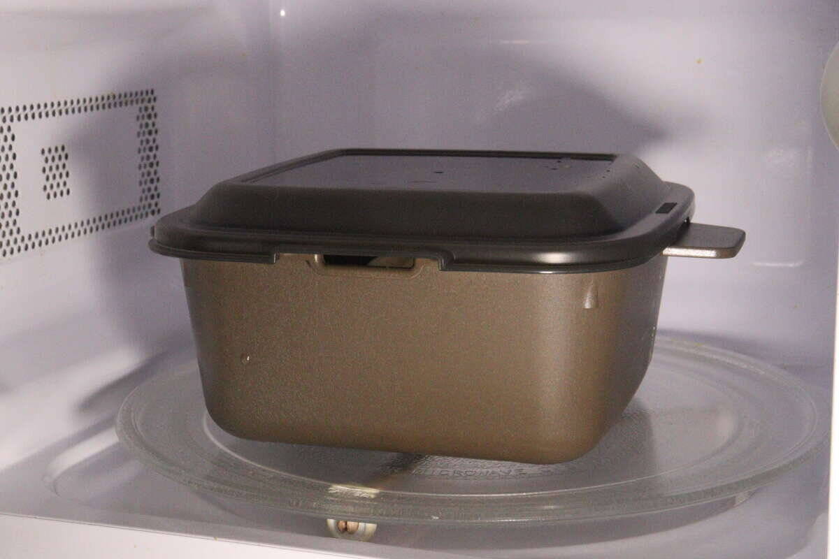 100均の新作がスゴイ！「サウナ状態のキッチンに立たなくていいなんて！」レンジ調理容器