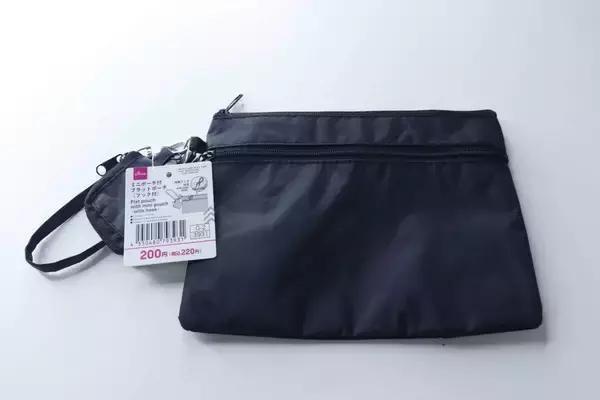 オマケ付きってズルい！こんなとこにも便利な機能が！200円は安すぎる優秀ポーチ