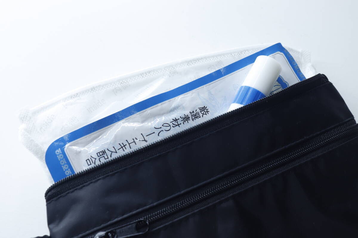 オマケ付きってズルい！こんなとこにも便利な機能が！200円は安すぎる優秀ポーチ