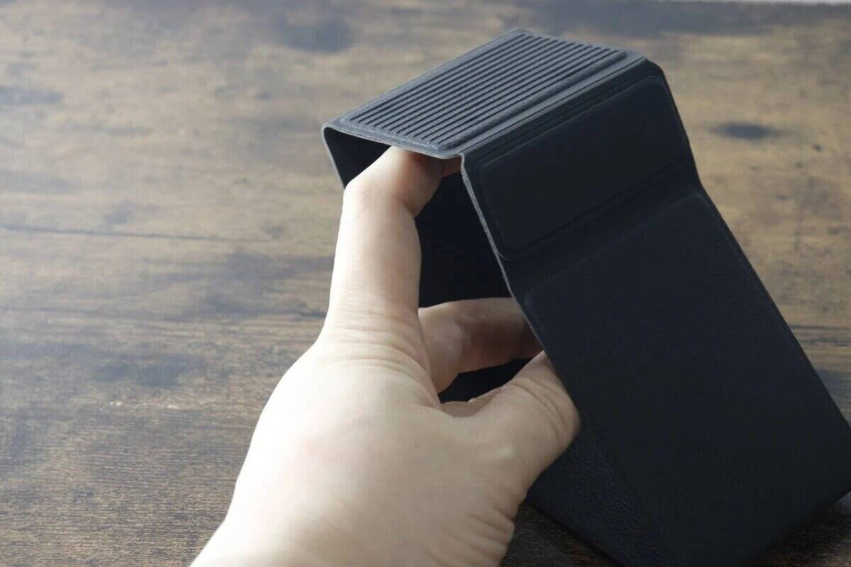 100均で買うならこれを選ぶべし！「薄いけどいい仕事するのよ！」実用的なスマホグッズ3選