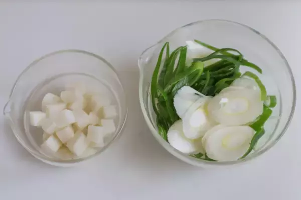 これならお正月の余ったお餅全部飽きずに食べられる！もっちもち「長ねぎの餅チヂミ」のレシピ