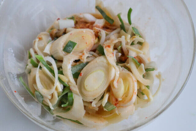 これならお正月の余ったお餅全部飽きずに食べられる！もっちもち「長ねぎの餅チヂミ」のレシピ