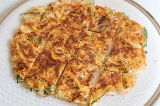 これならお正月の余ったお餅全部飽きずに食べられる！もっちもち「長ねぎの餅チヂミ」のレシピ