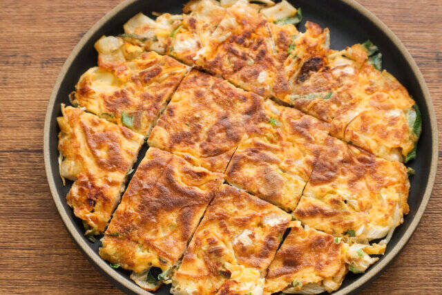 これならお正月の余ったお餅全部飽きずに食べられる！もっちもち「長ねぎの餅チヂミ」のレシピ