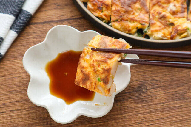 これならお正月の余ったお餅全部飽きずに食べられる！もっちもち「長ねぎの餅チヂミ」のレシピ