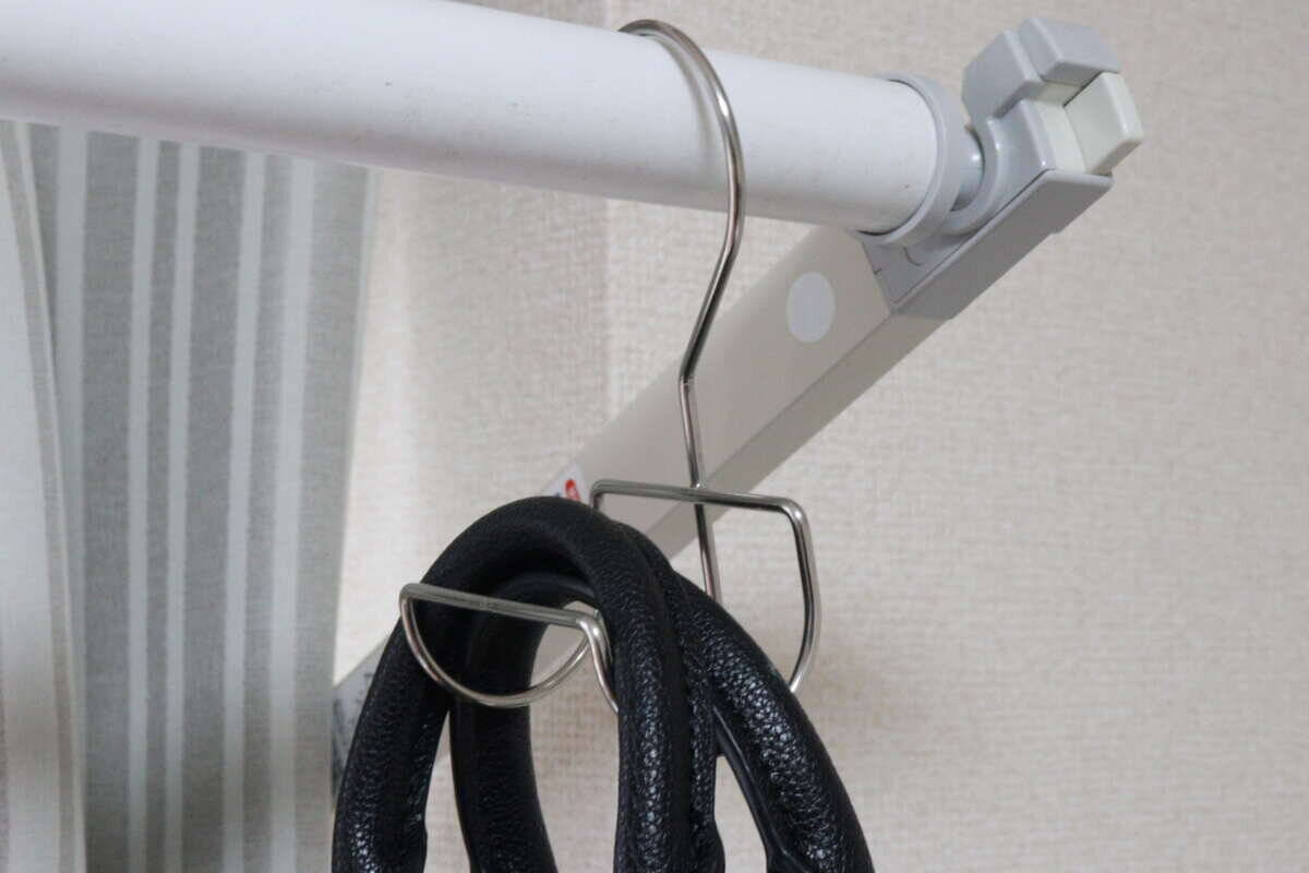 2つ買ってこなかったのを後悔…クローゼット収納に悩んでる人に推したい！100均の優秀フック