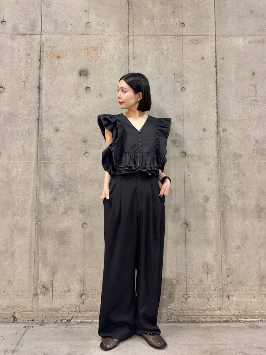 初夏のオールブラックはこう着れば重たく見えない♡おしゃれと着やせを両立できる！黒コーデ5選