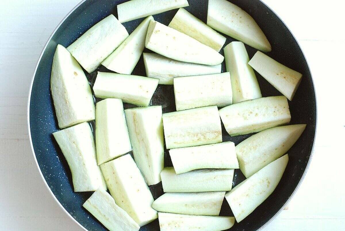 とろっとろのナスが主役！フライパンひとつでできる！なすとひき肉の味噌ケチャ炒め