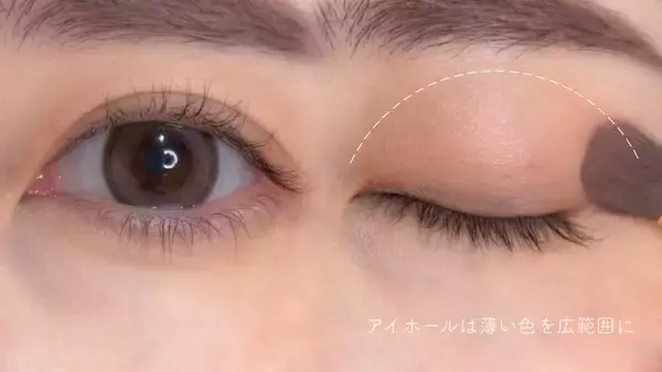 マネするだけで目が1.5倍大きく見えちゃう！デカ目見えするアイシャドウ塗り方MAP
