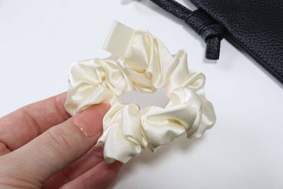 100均に良いの売ってるよ！手首につけっぱなし…から卒業♡普通のとは一味違うシュシュ