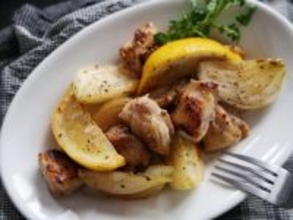 新玉ねぎと鶏肉がこんなに合うなんて…！さっぱり爽やか！鶏肉と新玉ねぎのレモンペッパー炒め