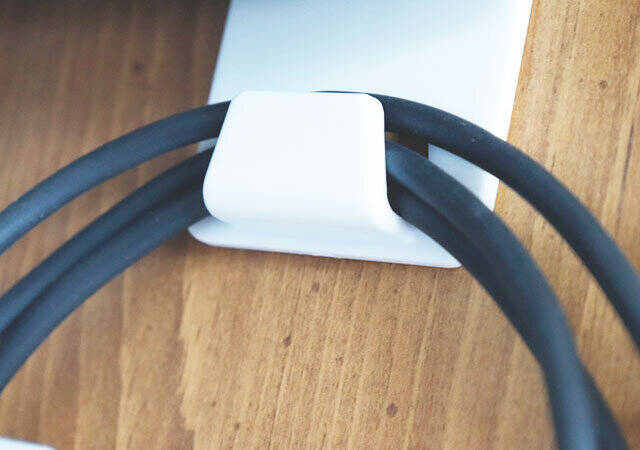 セリアさん100円で良いの？！邪魔なモノを浮かせてスッキリ♡固定フック