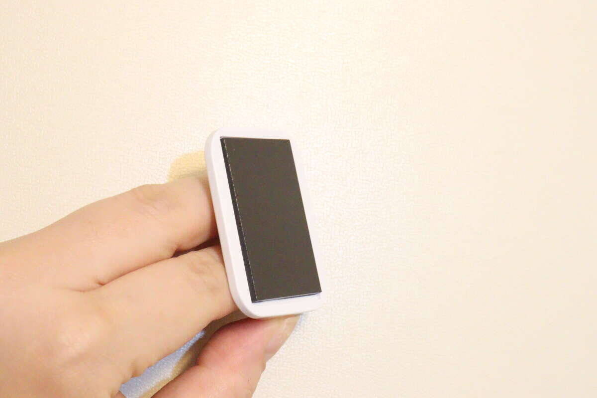 100均のフックしか勝たん！お風呂場でも安心！「ここに吊るせれば…」を叶える便利グッズ