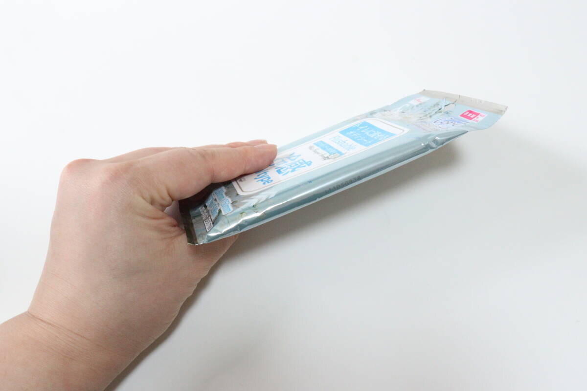 100均のアレが大進化！「流せるからこっそり使える♡」夏のお悩み対策シートが凄すぎた…！