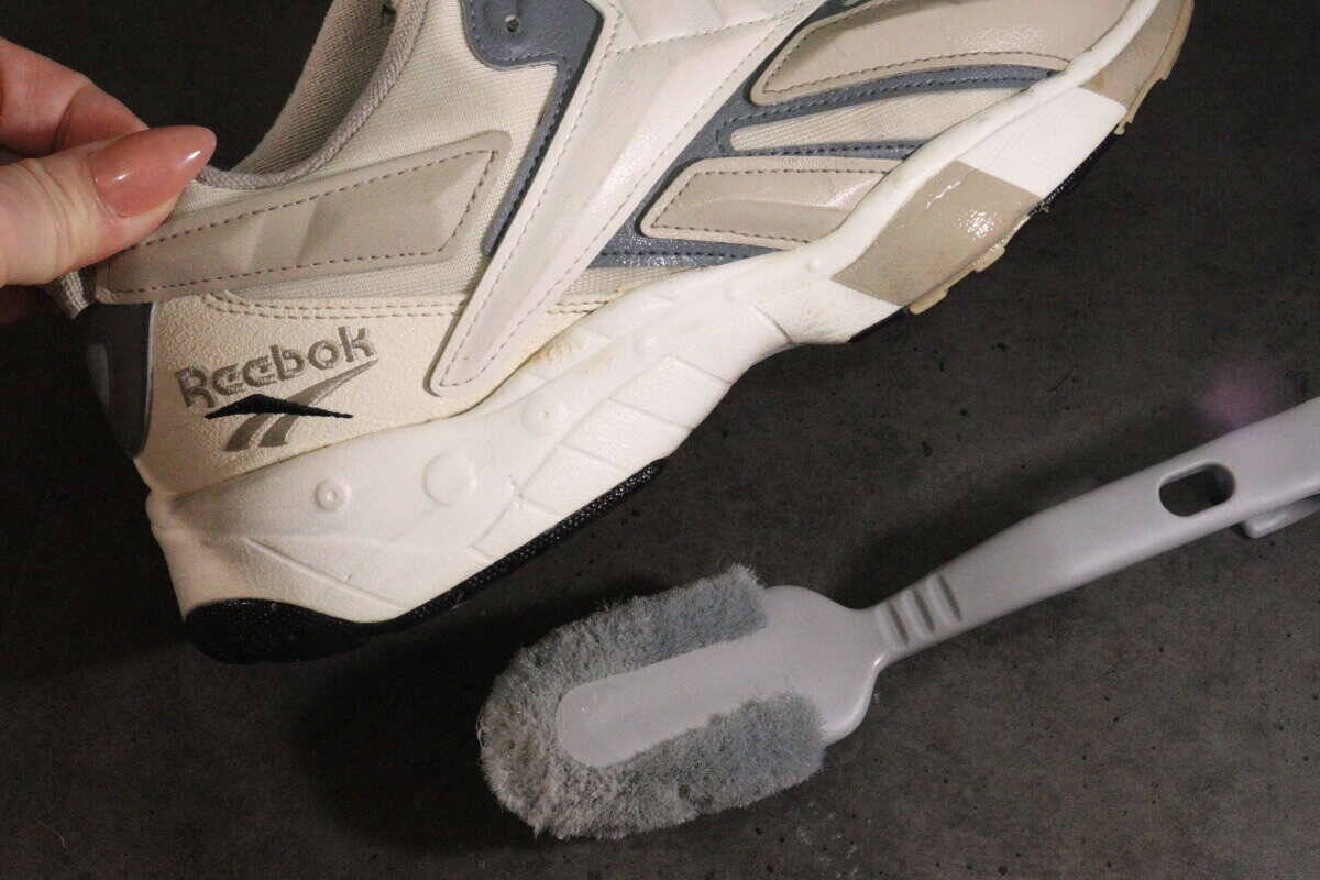 早く買うべきだった！「こんなに柔らかくて大丈夫…？」実力の高さに驚いた100均の専用ブラシ