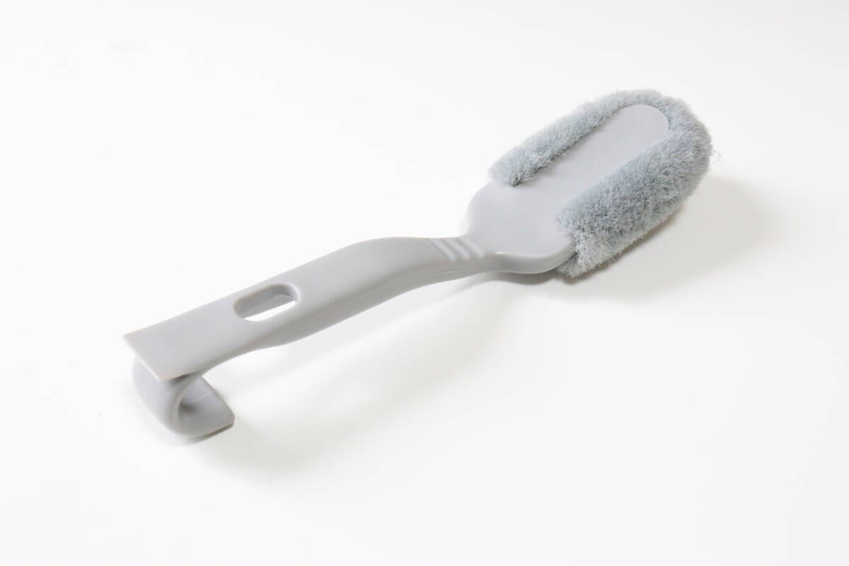 早く買うべきだった！「こんなに柔らかくて大丈夫…？」実力の高さに驚いた100均の専用ブラシ