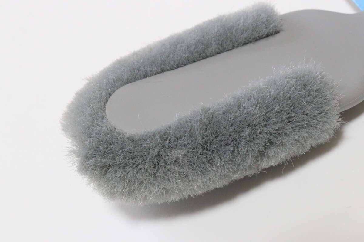 早く買うべきだった！「こんなに柔らかくて大丈夫…？」実力の高さに驚いた100均の専用ブラシ