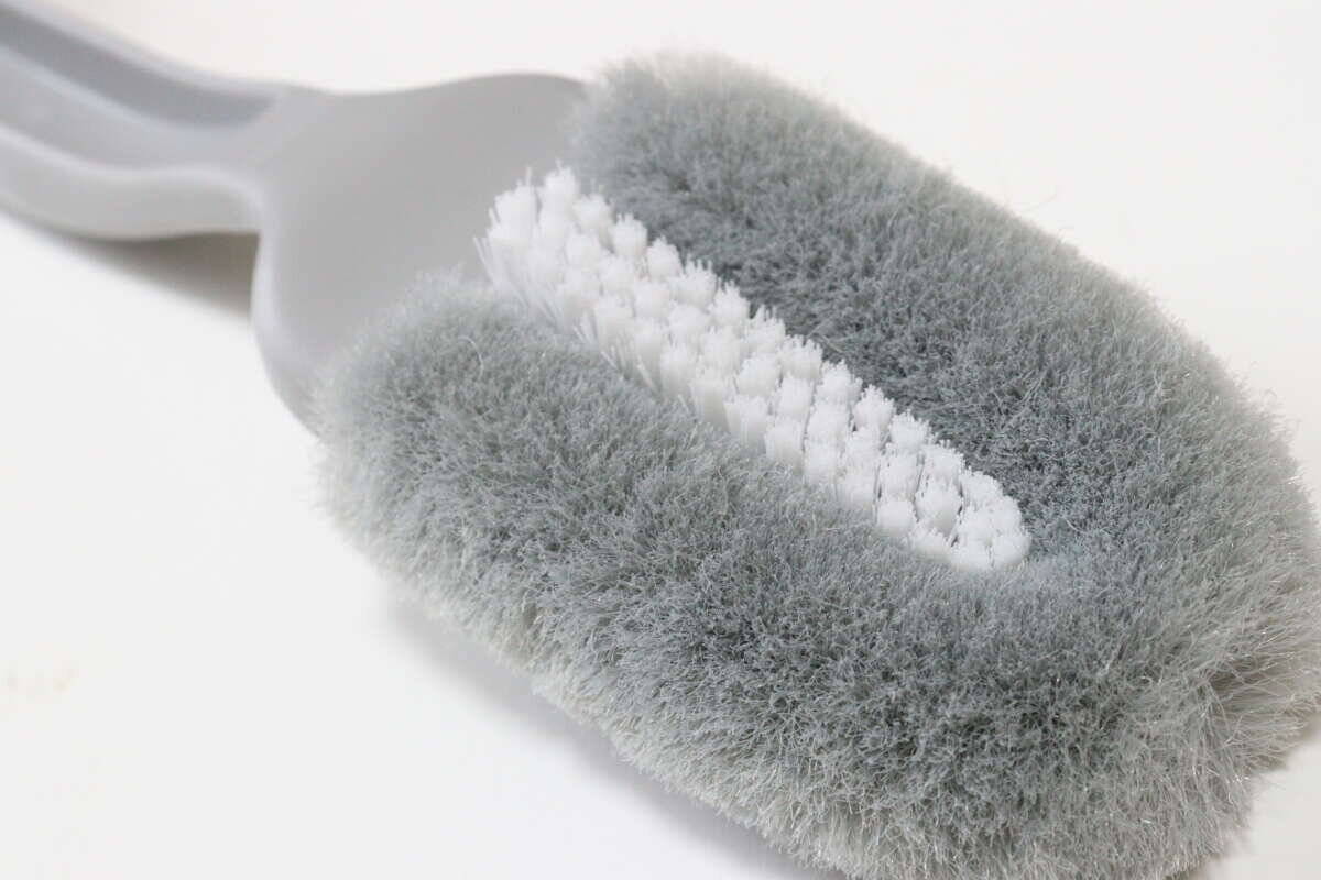 早く買うべきだった！「こんなに柔らかくて大丈夫…？」実力の高さに驚いた100均の専用ブラシ