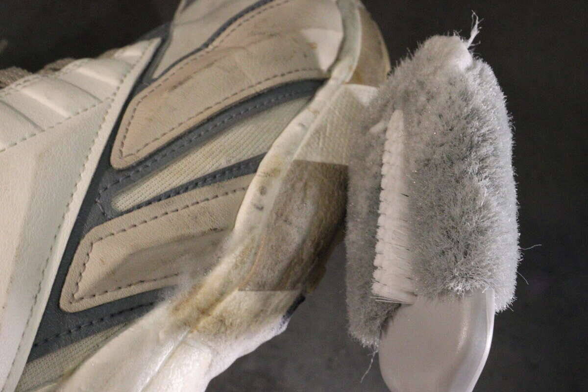 早く買うべきだった！「こんなに柔らかくて大丈夫…？」実力の高さに驚いた100均の専用ブラシ