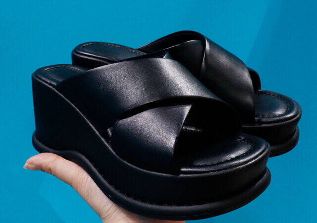 朗報♡ユニクロからまた出るよ～！今回も即完売の予感…売り切れ必至のコラボシューズが大豊作