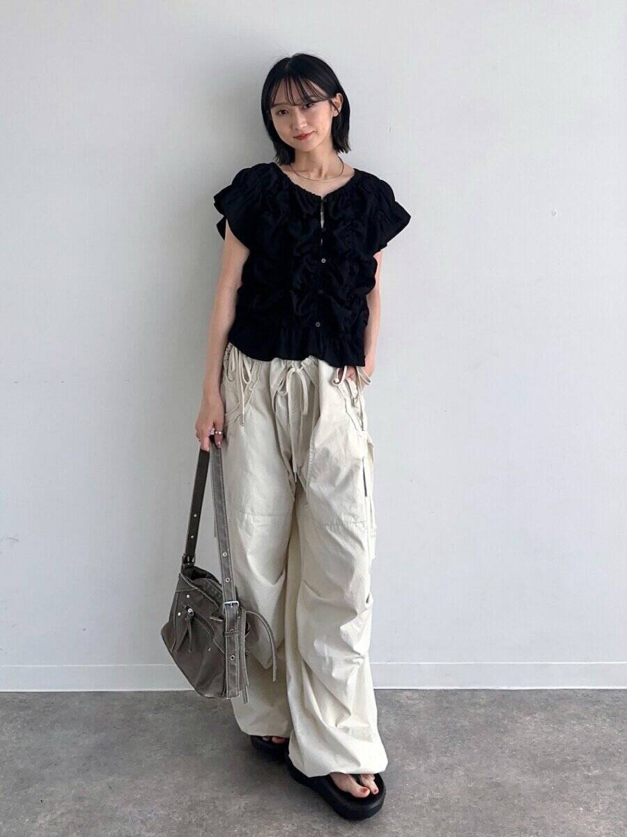 大人の夏コーデは「黒ブラウス」で洗練見え♡おしゃれさんはこう着てる！お手本スタイル