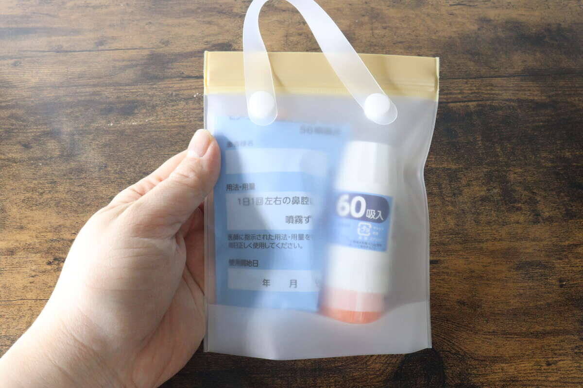 見かけたらラッキー！必要なモノが一発で見つかる！バッグに付けられる100均のチャック付袋