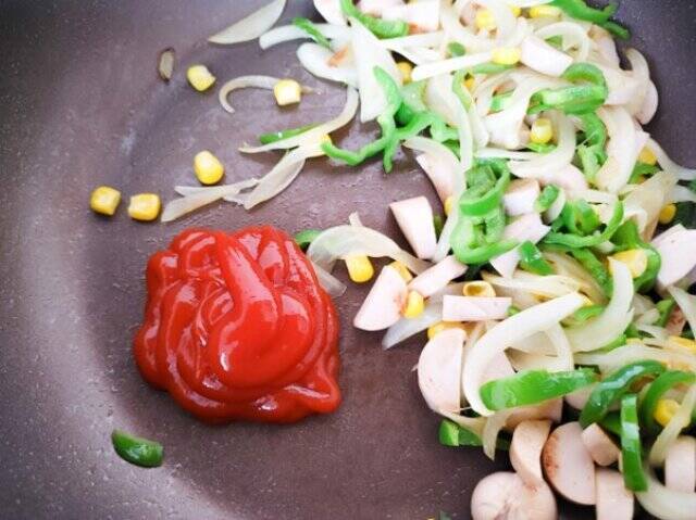 グルテンフリーがうれしい！ケンミンのライスパスタで作る懐かしの味ナポリタン♪