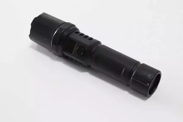 値段間違えてない！？500円にしてはクオリティ高すぎ！100均の高機能ライト3選