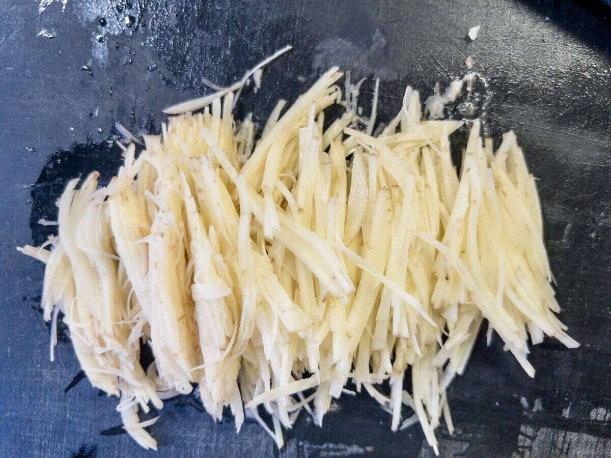 新じゃがをいちばん美味しく食べるならこのレシピ！新じゃがとベーコンのガレット