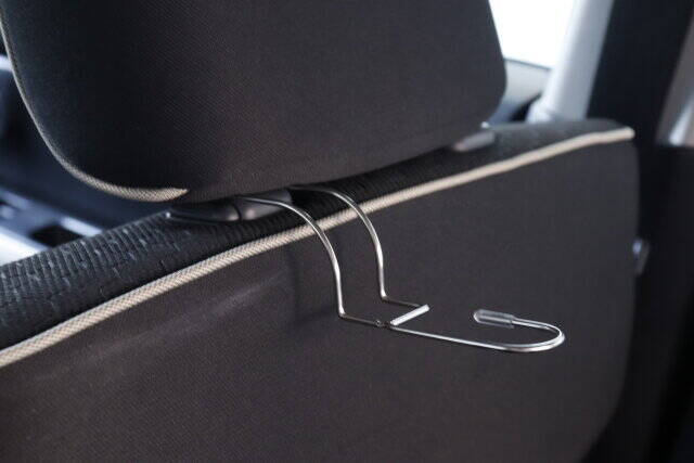 セリアの商品でスッキリ！もう座席下に直置きしない♡車内が整う便利グッズ