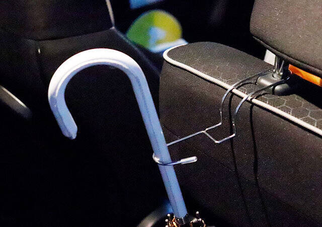 セリアの商品でスッキリ！もう座席下に直置きしない♡車内が整う便利グッズ