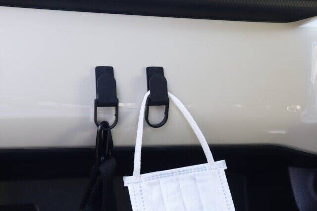 セリアの商品でスッキリ！もう座席下に直置きしない♡車内が整う便利グッズ