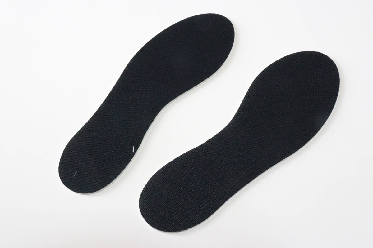 100均行ったらこれだけは買って！いつもの靴に入れるだけ！安心感が増す優秀グッズ