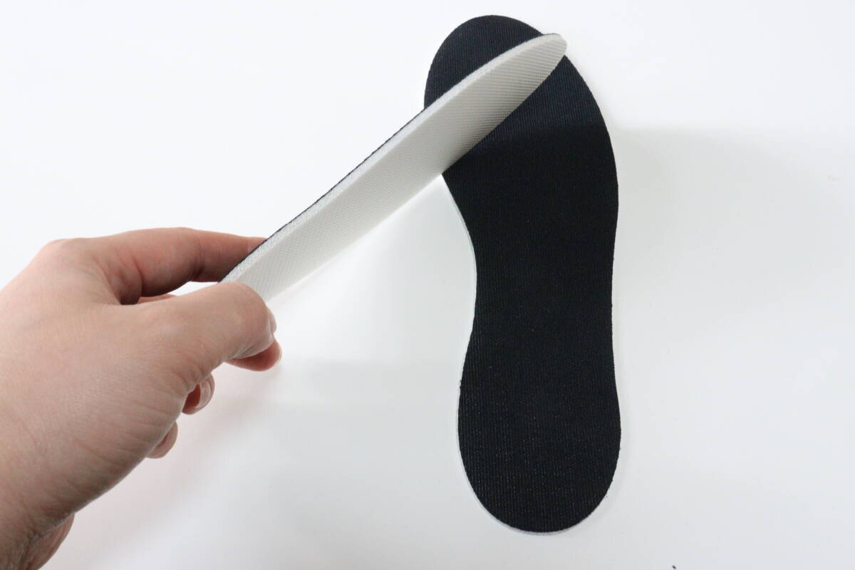 100均行ったらこれだけは買って！いつもの靴に入れるだけ！安心感が増す優秀グッズ