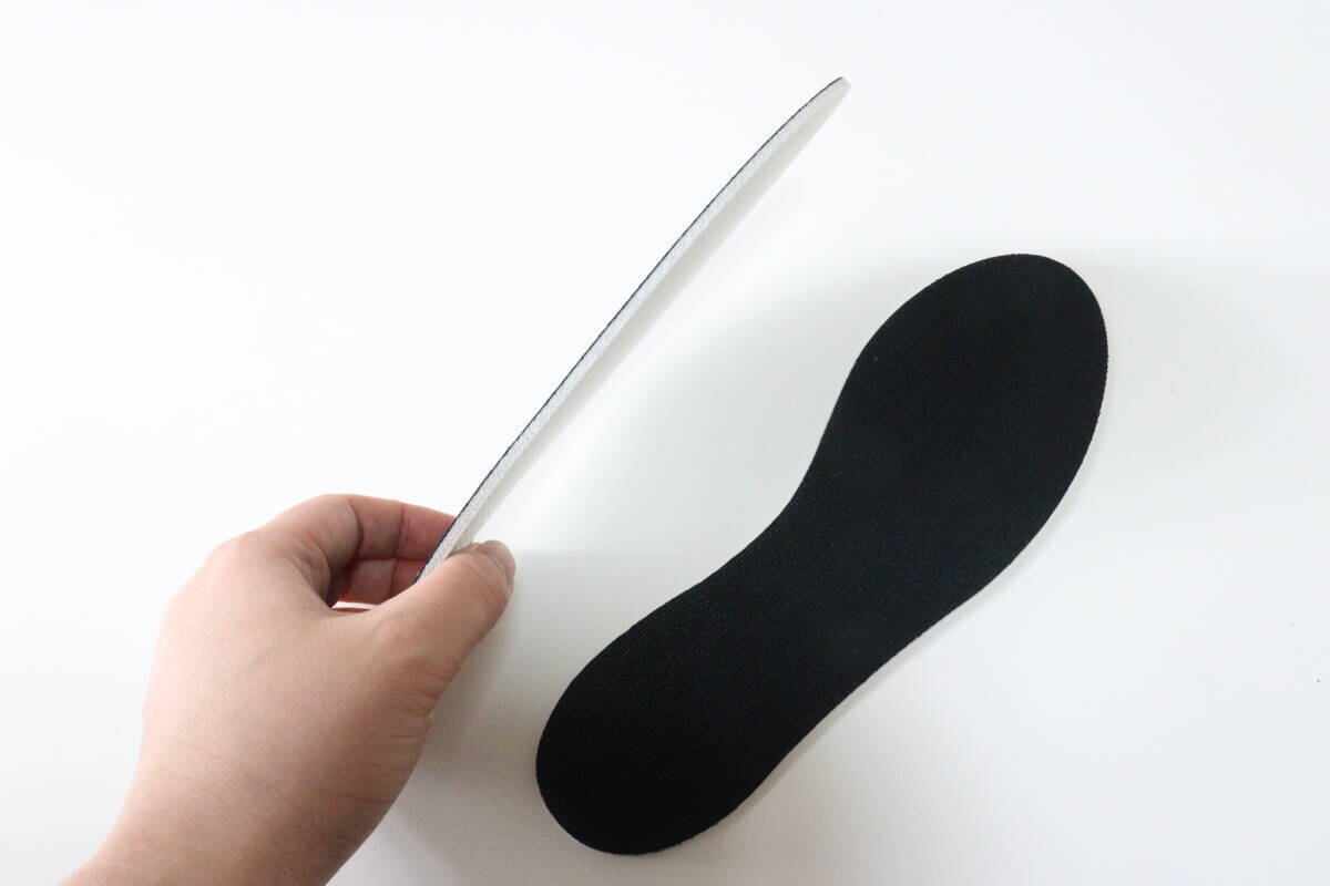 100均行ったらこれだけは買って！いつもの靴に入れるだけ！安心感が増す優秀グッズ