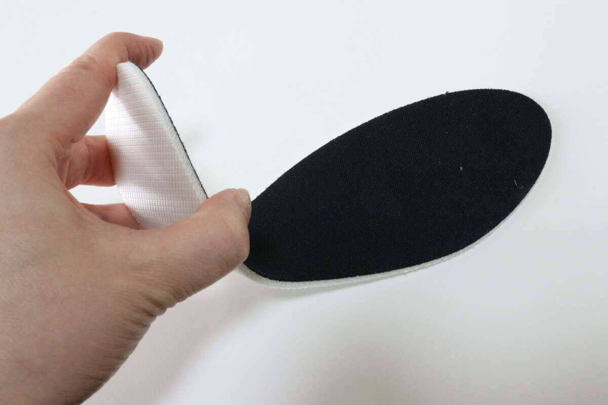 100均行ったらこれだけは買って！いつもの靴に入れるだけ！安心感が増す優秀グッズ