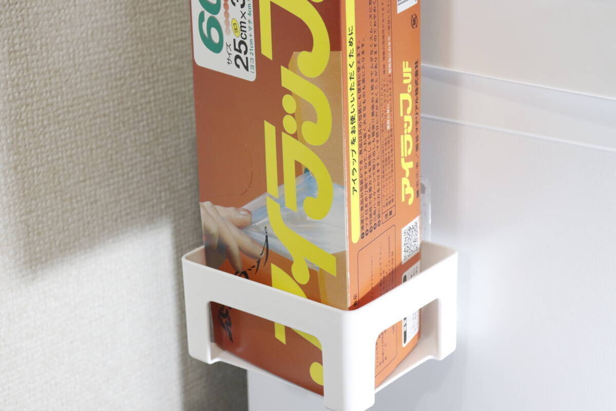 ついに専用品出た！「高さが合わん…と思ってた」片手でスッと取り出せる100均の優秀ホルダー