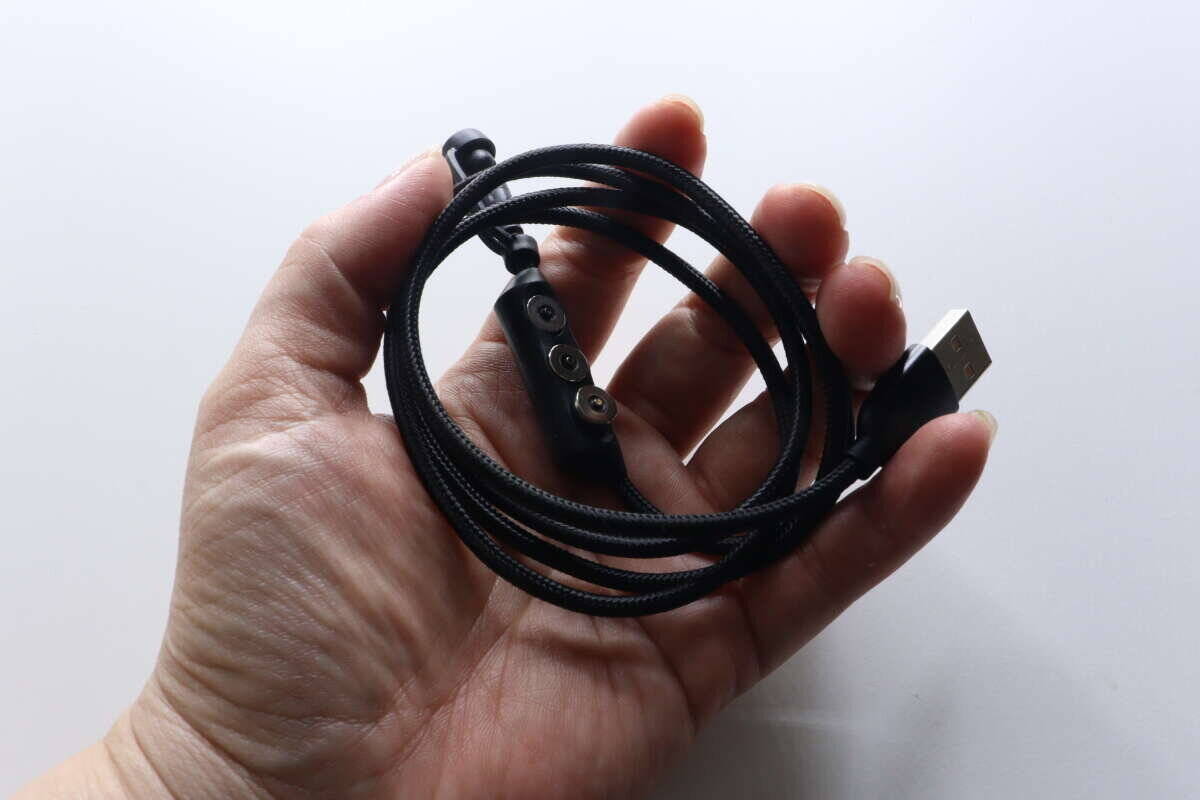 100均で700円…悩むけどこれは買い！「家電屋さんだと高いのよ…」1つで便利な電気小物